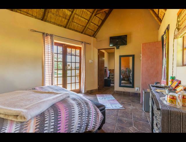 8 BEDROOM BED & BREAKFAST FOR SALE IN MOOILANDE